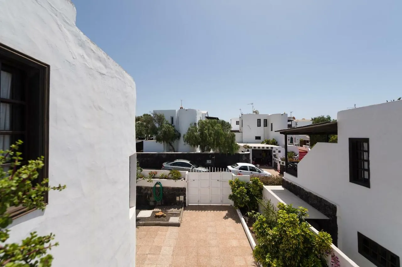 2Br Beach House - Solarium & Shower Terrace - 13 Puerto del Carmen  Villa