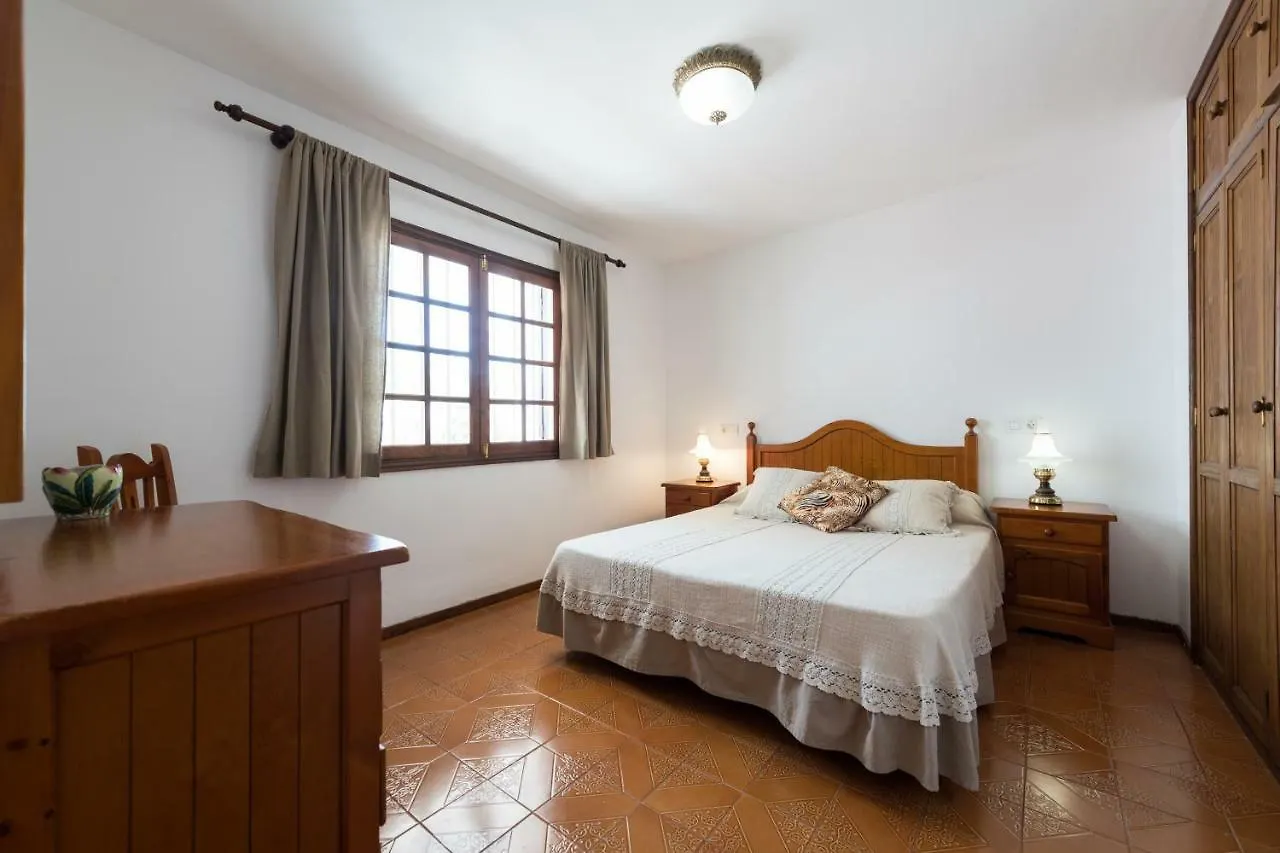 2Br Beach House - Solarium & Shower Terrace - 13 Puerto del Carmen  Puerto del Carmen (Lanzarote)